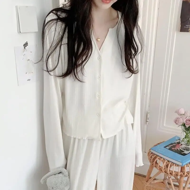 Свежая пижама с v-образным вырезом в корейском стиле на весну и осень, новый милый и удобный вязаный домашний костюм с длинными рукавами для девочек
Свежая пижама с v-образным вырезом в корейском стиле на весну и осень, новый милый и удобный вязаный домашний костюм с длинными рукавами для девочек