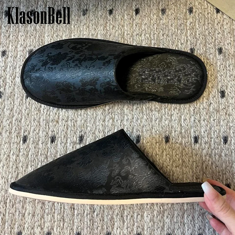 Женские шлепанцы с рисунком KlasonBell 9,16, блестящие, жаккардовые, мягкие, удобные домашние шлепанцы с круглым носком и плоской подошвой
Женские шлепанцы с рисунком KlasonBell 9,16, блестящие, жаккардовые, мягкие, удобные домашние шлепанцы с круглым носком и плоской подошвой