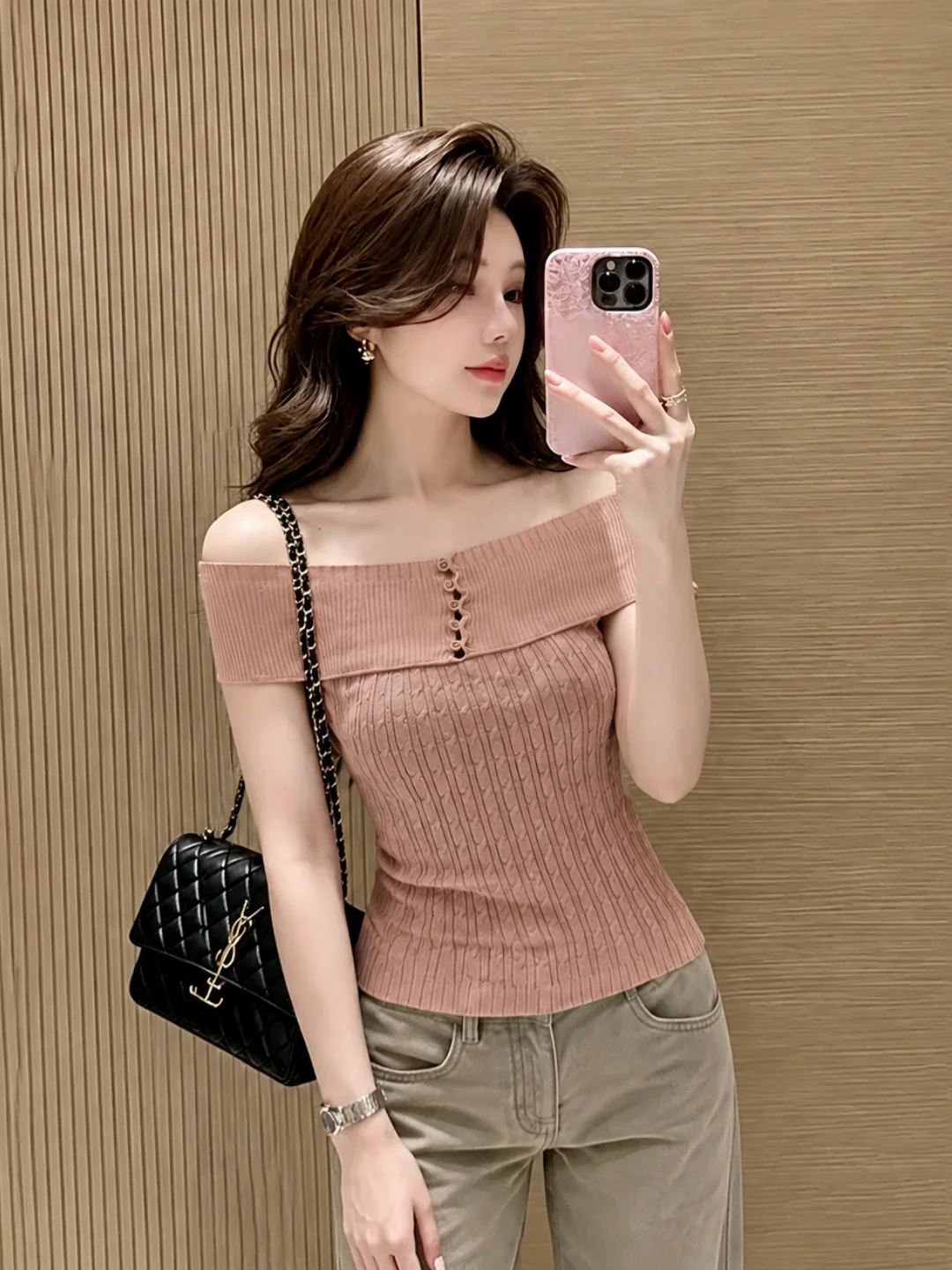 Sexy Soft Shoulder Bared One-Shoulder Knitted Sweater Short Sleeve Slim Fit Summer Fashionable Versatile Women's Top
Sexy Soft Shoulder Bared One-Shoulder Knitted Sweater Short Sleeve Slim Fit Summer Fashionable Versatile Women's Top