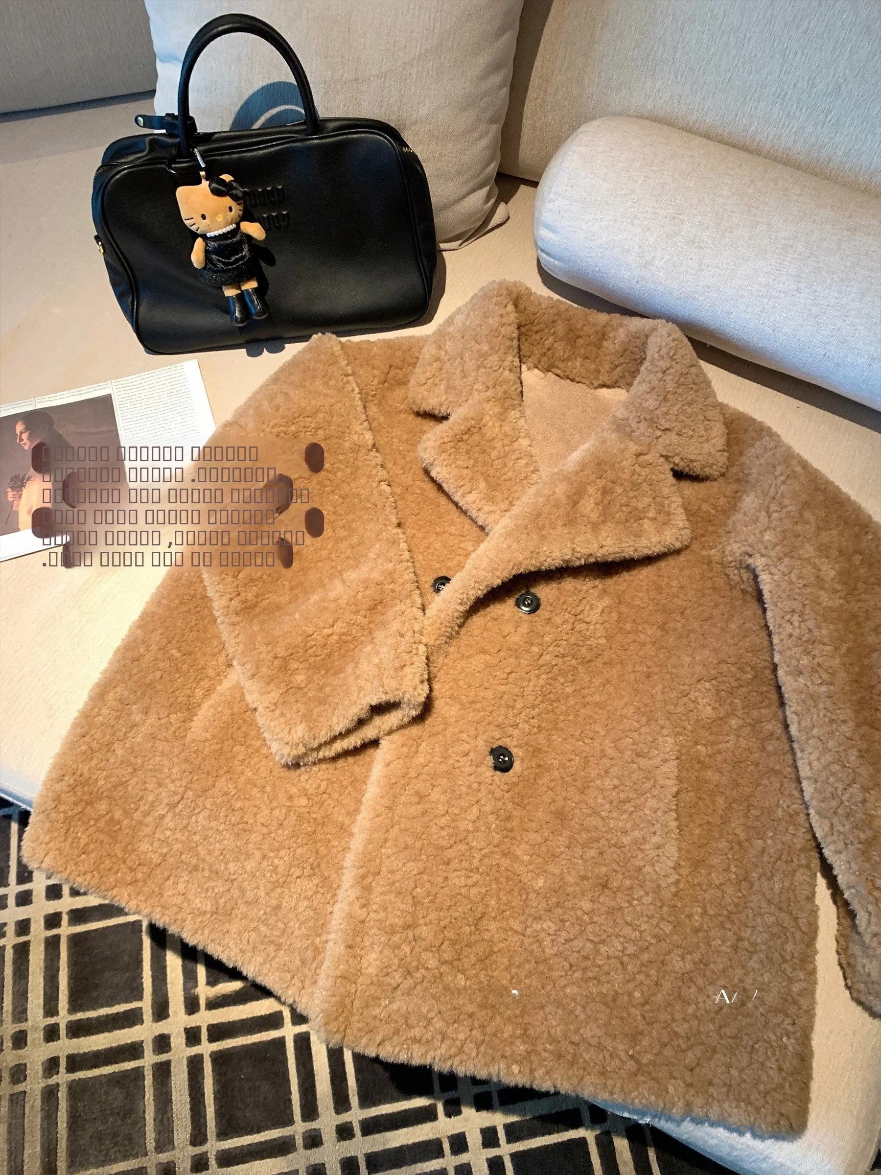 Экологичное меховое пальто женское зимнее свободного кроя, повседневное, стройнящее, в корейском стиле, длинное, с двойной застежкой на пуговицы
Экологичное меховое пальто женское зимнее свободного кроя, повседневное, стройнящее, в корейском стиле, длинное, с двойной застежкой на пуговицы