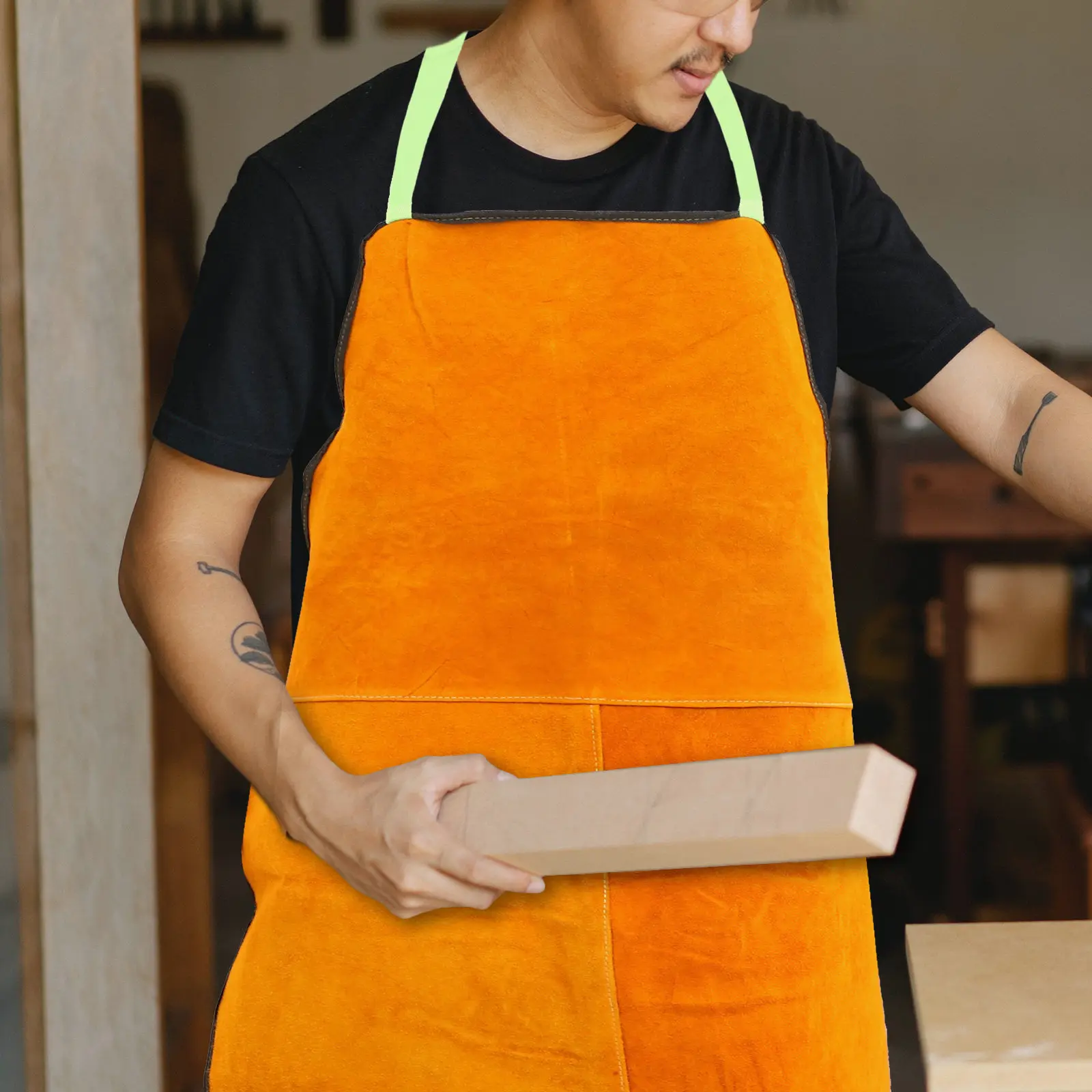 1Pcs Welding Protective Apron Cowhide Heavy Duty Heat Resistant Fireproof Workshop Apron for Men Women Welders Carpenters
1Pcs Welding Protective Apron Cowhide Heavy Duty Heat Resistant Fireproof Workshop Apron for Men Women Welders Carpenters