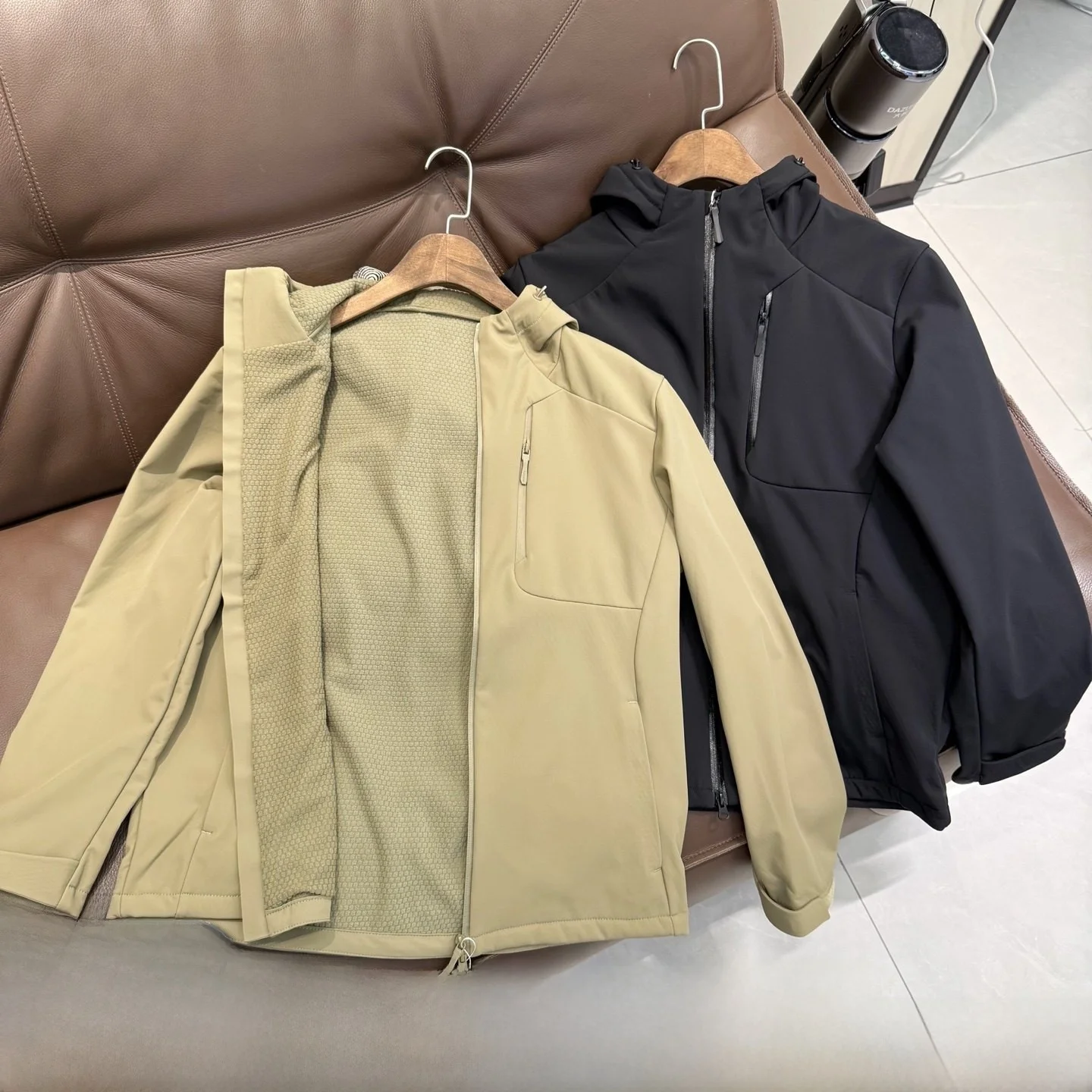 Мужская утепленная флисом эластичная куртка Softshell для активного отдыха, теплая, с воротником-стойкой, длинными рукавами, на молнии, с капюшоном, для осени и зимы
Мужская утепленная флисом эластичная куртка Softshell для активного отдыха, теплая, с воротником-стойкой, длинными рукавами, на молнии, с капюшоном, для осени и зимы