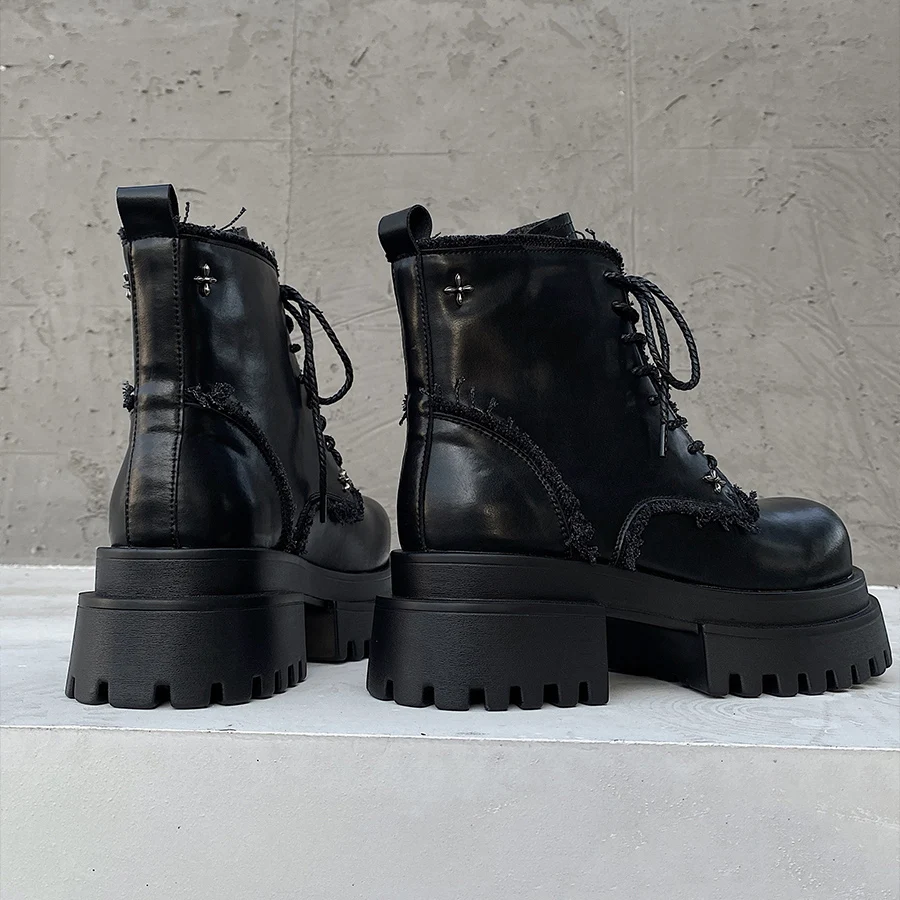 Original height increasing 7CM short boots men's leather thick soled motorcycle boots European and American frayed work boots
Original height increasing 7CM short boots men's leather thick soled motorcycle boots European and American frayed work boots