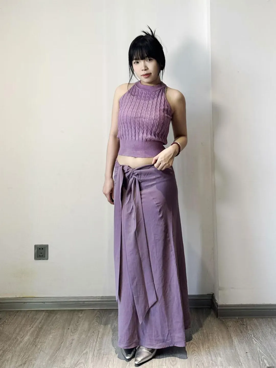 Korean Design Purple Knitted Sleeveless Neck Hanging Vest Women Summer Matching Belted Waist Half Skirt a Whole Set for Women
Korean Design Purple Knitted Sleeveless Neck Hanging Vest Women Summer Matching Belted Waist Half Skirt a Whole Set for Women