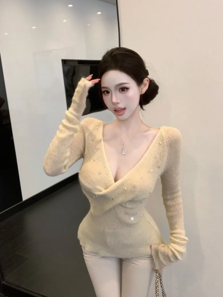 Khaki Cross V-Neck Long Sleeve Knitted Sweater Women's Spring Design Slim Fit Base Shirt Sparkling Drill Commute Style Knitwear
Khaki Cross V-Neck Long Sleeve Knitted Sweater Women's Spring Design Slim Fit Base Shirt Sparkling Drill Commute Style Knitwear