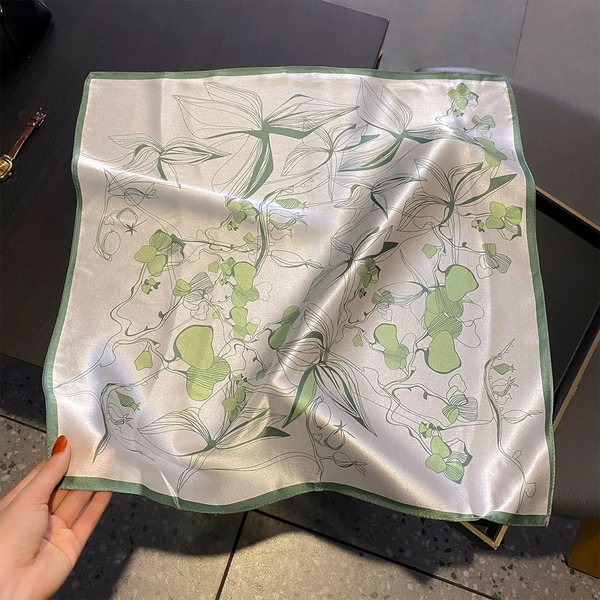 New 100% Natural Silk Scarf Fashion Women Summer Beach elegant Small Scarves Shawl Poncho 53*53cm Hijab Bandana Kerchief bufanda
New 100% Natural Silk Scarf Fashion Women Summer Beach elegant Small Scarves Shawl Poncho 53*53cm Hijab Bandana Kerchief bufanda