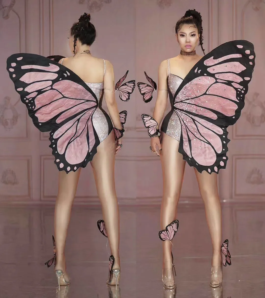 Women Sparkly Diamonds Skinny Elastic Shining Pink Butterfly Wings Halloween Bodysuits 2025New Stage Dance Gogo Nightclub Outfit
Women Sparkly Diamonds Skinny Elastic Shining Pink Butterfly Wings Halloween Bodysuits 2025New Stage Dance Gogo Nightclub Outfit