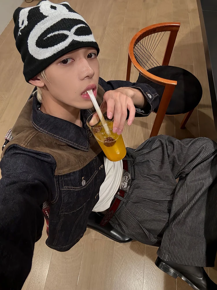 Джинсовая куртка с воротником-стойкой в американском стиле ретро, мужская осенняя уличная свободная повседневная замшевая лоскутная куртка, повседневные джинсы свободного покроя...
Джинсовая куртка с воротником-стойкой в американском стиле ретро, мужская осенняя уличная свободная повседневная замшевая лоскутная куртка, повседневные джинсы свободного покроя...