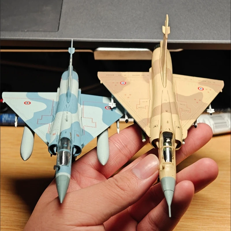 Модель самолета 1:100, французский Мираж 2000, игрушечные самолеты, истребитель, военная модель самолета, готовый продукт, коллекционные подарки
Модель самолета 1:100, французский Мираж 2000, игрушечные самолеты, истребитель, военная модель самолета, готовый продукт, коллекционные подарки
