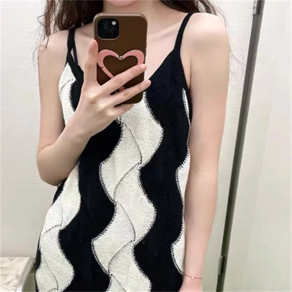 V neck Sexy wavy Ribbon Sling knit dress New Summer Design style temperament long dress
V neck Sexy wavy Ribbon Sling knit dress New Summer Design style temperament long dress