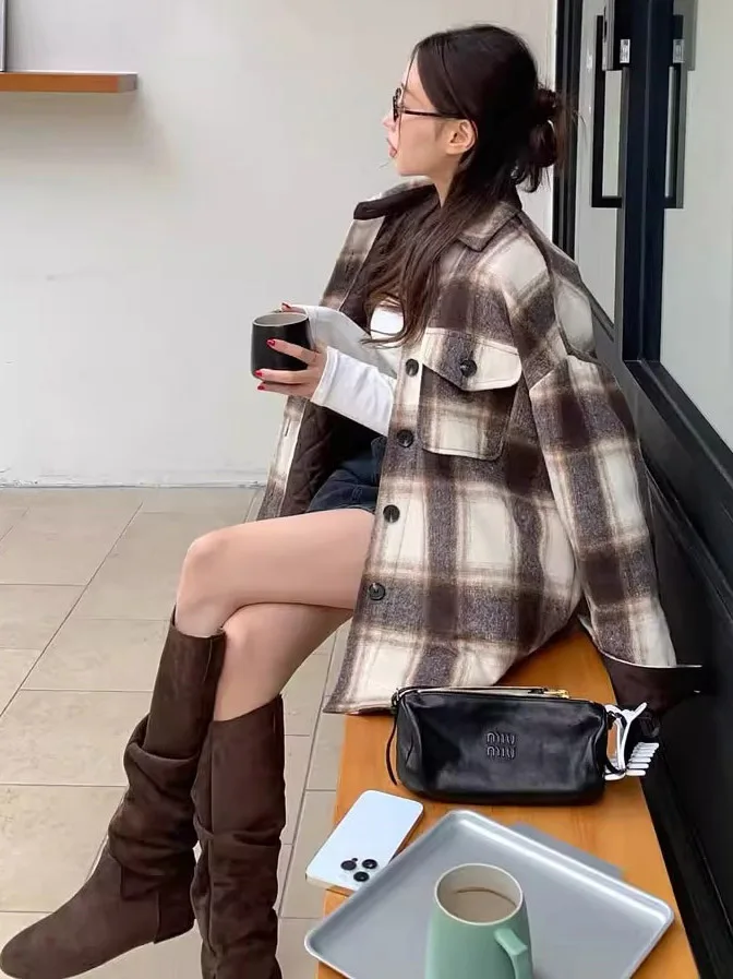 Dongda Gate Retro Plaid Spliced Thiened Woolen Coat Women Loose Mid-Length Cotton-filled Warm Coat Korean Sle Commute
Dongda Gate Retro Plaid Spliced Thiened Woolen Coat Women Loose Mid-Length Cotton-filled Warm Coat Korean Sle Commute