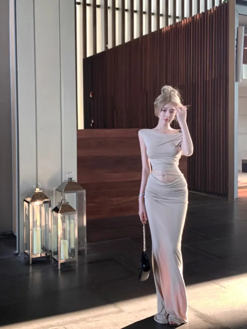 Hot Girl Suit Women's Off Shoulder Short Slim T-shirt Hip Wrapping A-line Long Skirt Two-piece Set Fashion Female Clothes
Hot Girl Suit Women's Off Shoulder Short Slim T-shirt Hip Wrapping A-line Long Skirt Two-piece Set Fashion Female Clothes