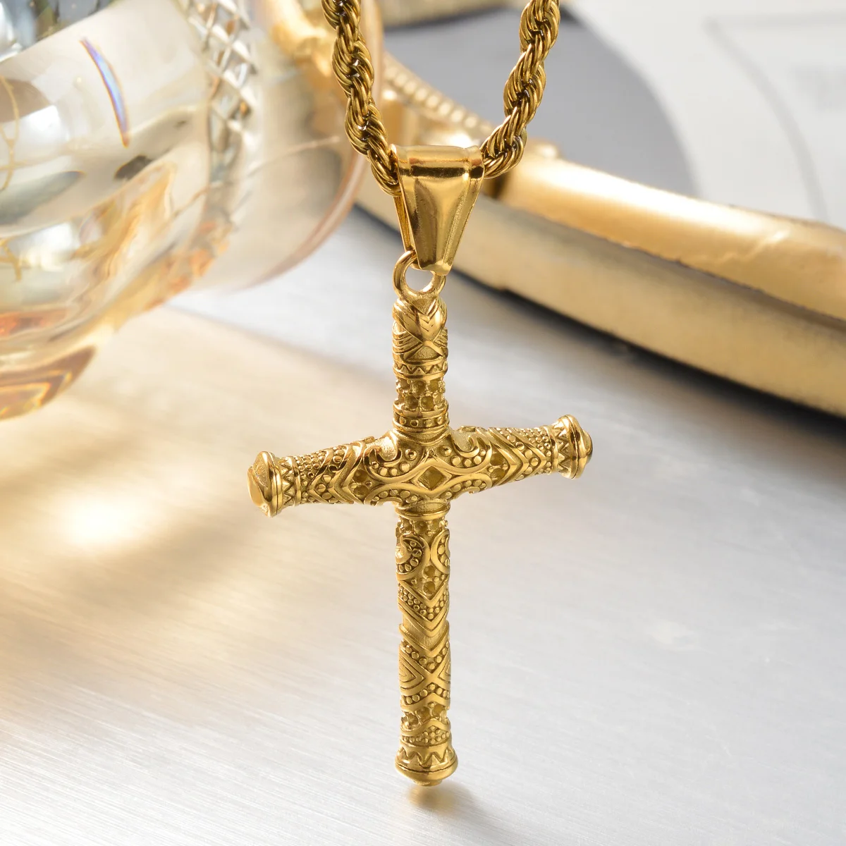 Vintage Pattern Cross Pendant Women Gold Plated Hip Hop Necklace Timeless Religious Jewelry Twist Rope Chain for All Occasions
Vintage Pattern Cross Pendant Women Gold Plated Hip Hop Necklace Timeless Religious Jewelry Twist Rope Chain for All Occasions