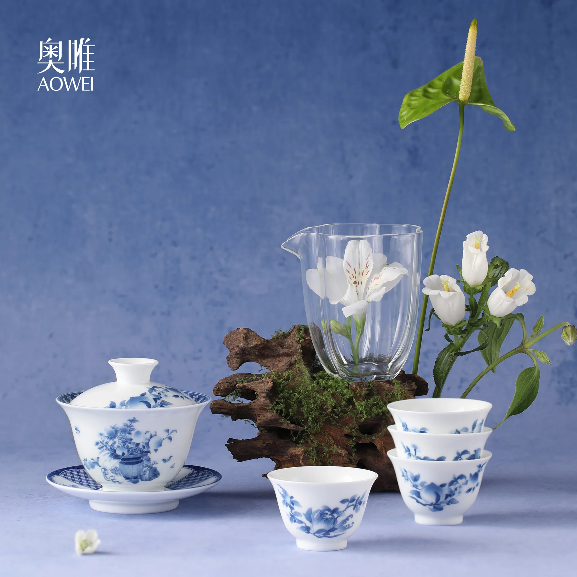 High Temperature White Porcelain Chinese Blue and White Porcelain Tea Set Household Kung Fu Tea Set Cover Bowl Teacup Gift
High Temperature White Porcelain Chinese Blue and White Porcelain Tea Set Household Kung Fu Tea Set Cover Bowl Teacup Gift