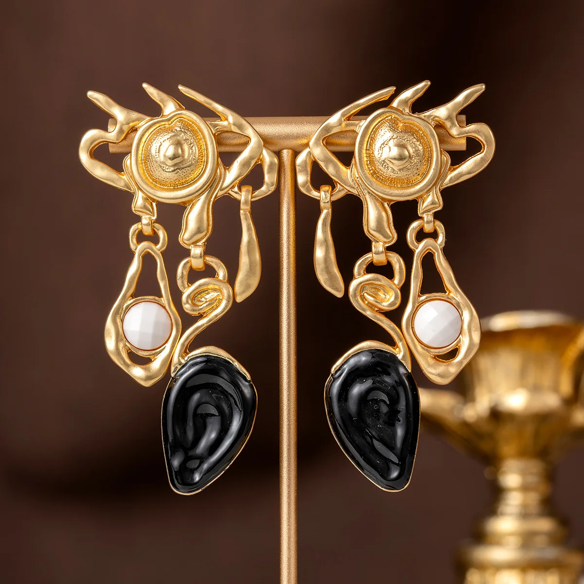 Medieval Vintage Irregular Twisted Facial Features Hollow Effect Earrings, Temperament, High-end Earrings for Women Goth Jewelry
Medieval Vintage Irregular Twisted Facial Features Hollow Effect Earrings, Temperament, High-end Earrings for Women Goth Jewelry