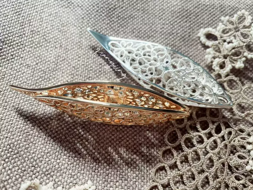 Металлическая филигранная шпулька для кружевного плетения - ажурный металлический инструмент для ручного плетения
Металлическая филигранная шпулька для кружевного плетения - ажурный металлический инструмент для ручного плетения