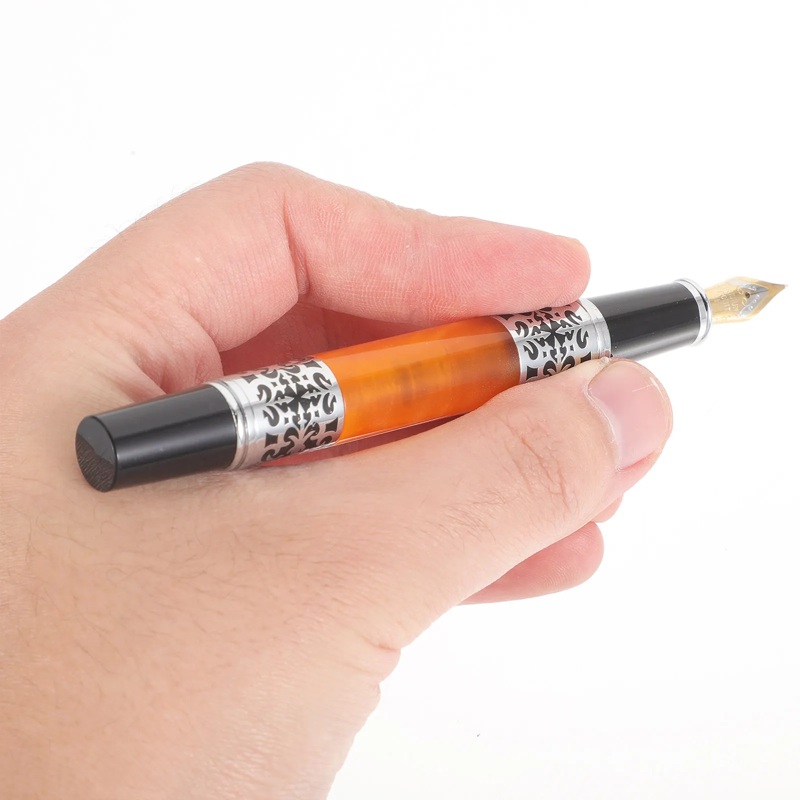 Двухцветная металлическая перьевая ручка с гладким письмом, идеально подходит для каллиграфии, офиса и школы.
Двухцветная металлическая перьевая ручка с гладким письмом, идеально подходит для каллиграфии, офиса и школы.