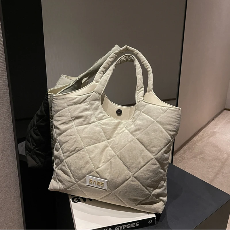 Large Capacity Bags for Women 2023 Autumn Winter Space cotton Single Shoulder Shopping bag Fashion Trend Handbag Ladies Totes
Large Capacity Bags for Women 2023 Autumn Winter Space cotton Single Shoulder Shopping bag Fashion Trend Handbag Ladies Totes