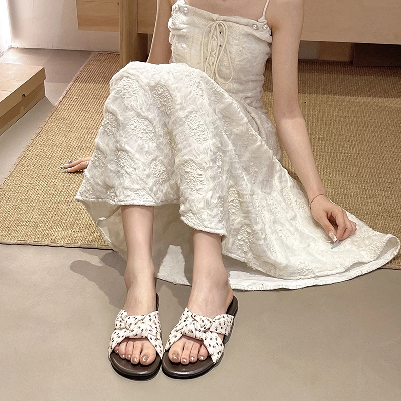 Summer New Elegant Square Toe Small Dot Butterfly Sexy Thick Soled Slippers Fashionable Best Selling Comfortable Women's Shoes
Summer New Elegant Square Toe Small Dot Butterfly Sexy Thick Soled Slippers Fashionable Best Selling Comfortable Women's Shoes