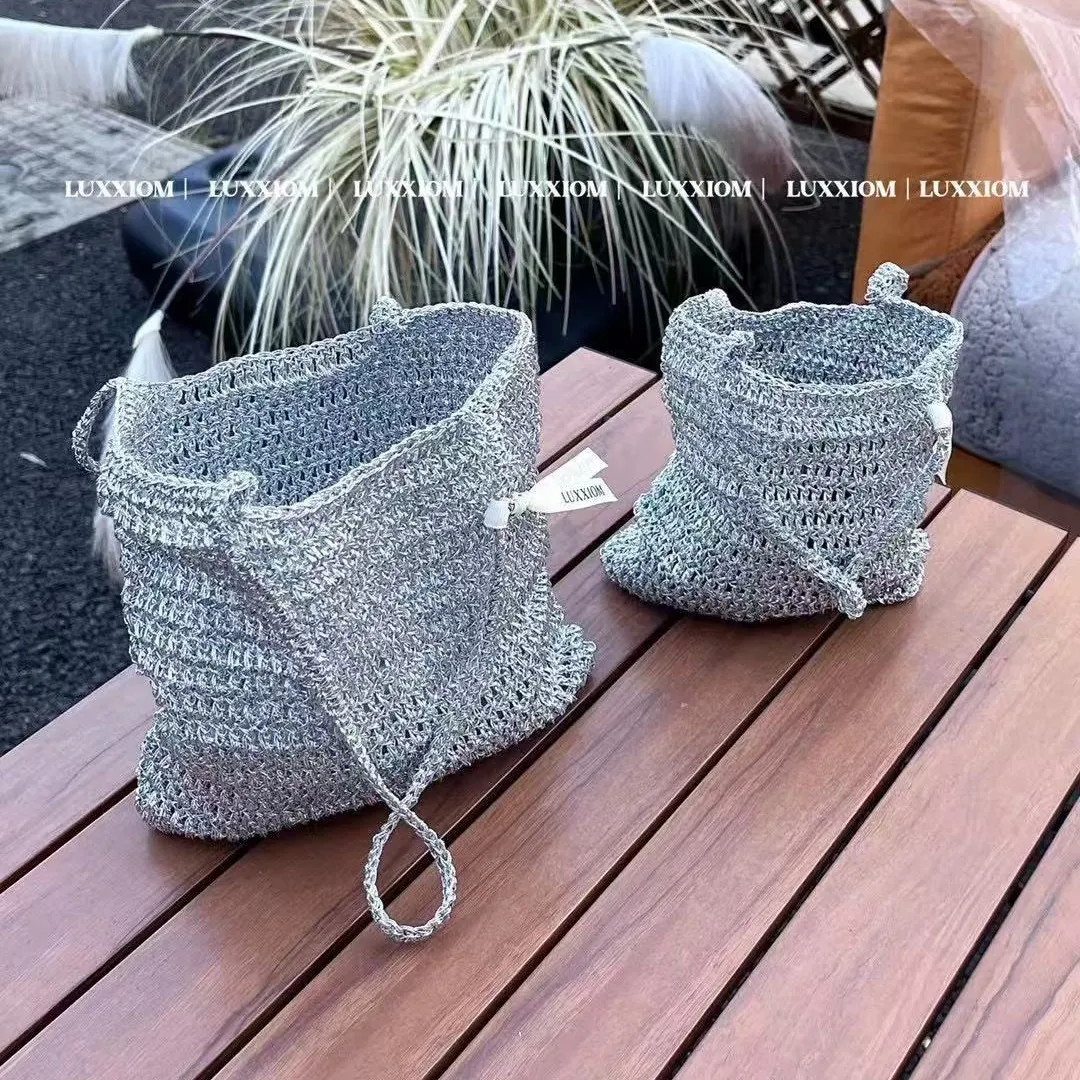 Fashion Hollow Silver Tote Bags for Women Shoulder Bag Handmade Woven Handbag and Purses Luxury Designer Women Bag NEW Shopper
Fashion Hollow Silver Tote Bags for Women Shoulder Bag Handmade Woven Handbag and Purses Luxury Designer Women Bag NEW Shopper