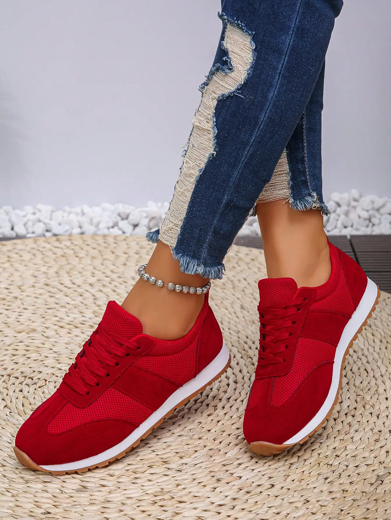 Comfortable Fashion Casual Sports Running Shoes Versatile Daily Outdoor Lightweight Soft Sole Sneakers For Women All Season
Comfortable Fashion Casual Sports Running Shoes Versatile Daily Outdoor Lightweight Soft Sole Sneakers For Women All Season