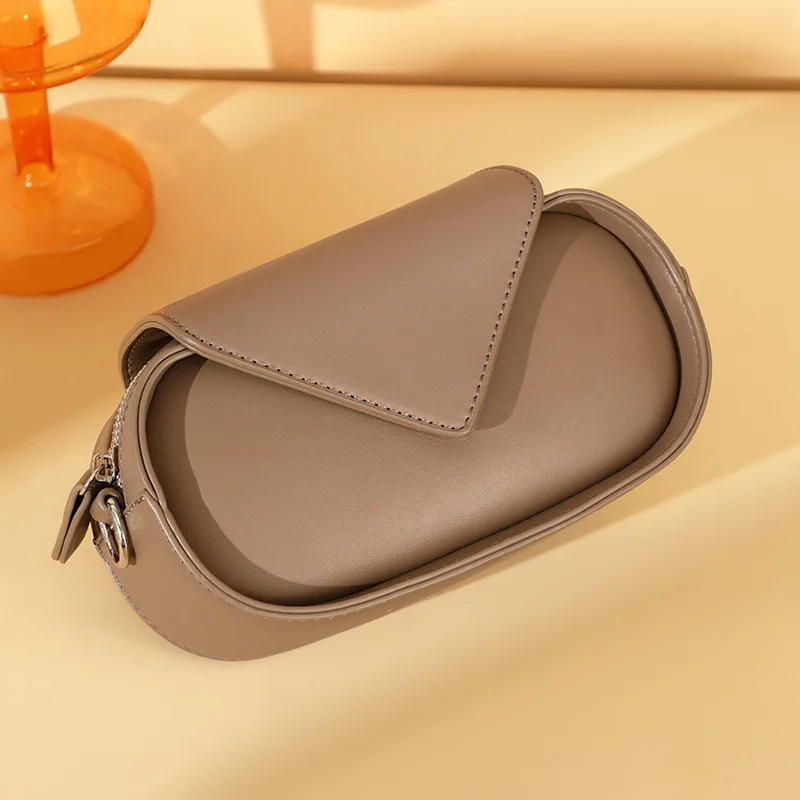 Explosive new product with fashionable temperament, women's bag, simple and trendy, women's crossbody bag, versatile small bag,
Explosive new product with fashionable temperament, women's bag, simple and trendy, women's crossbody bag, versatile small bag,