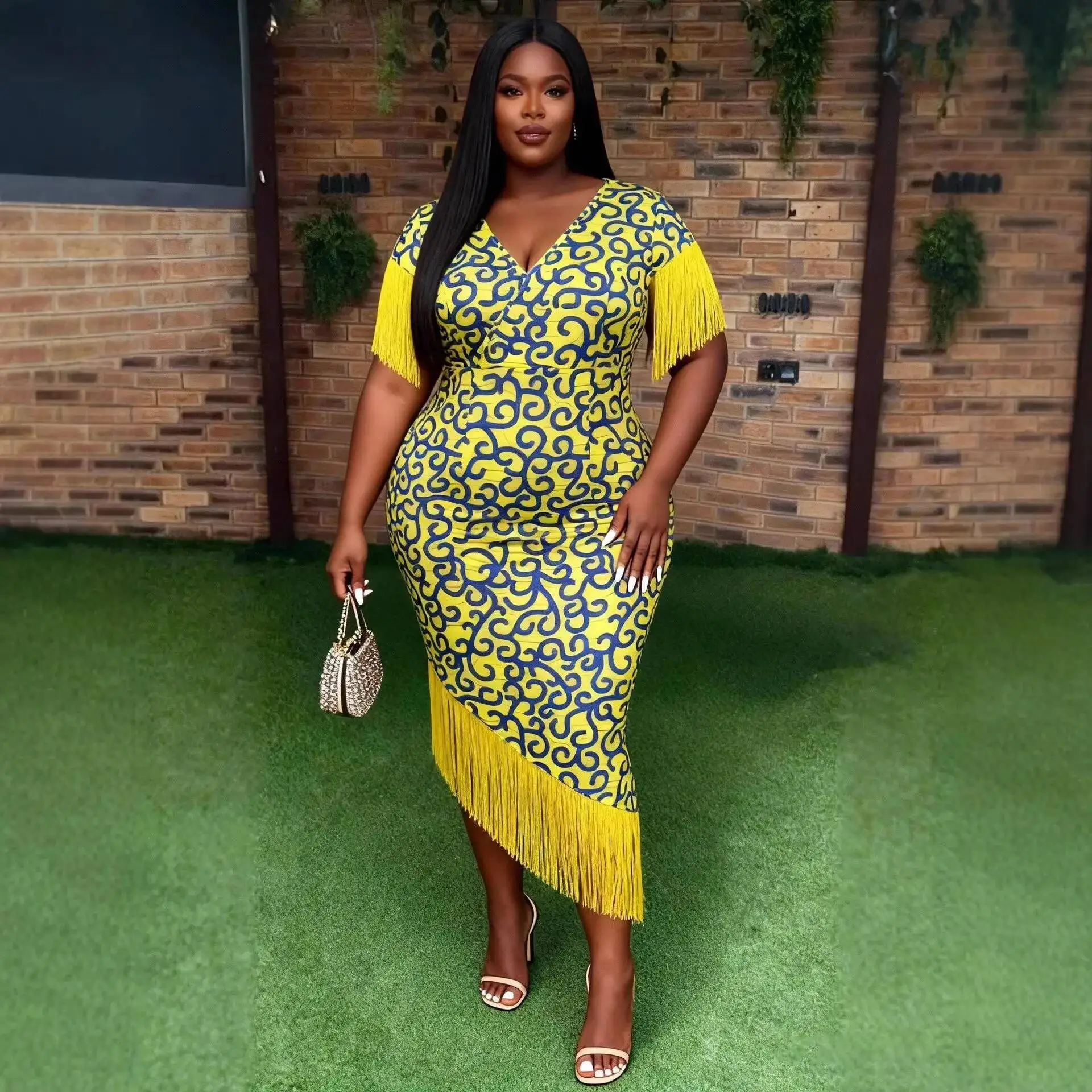 Plus-size Women's Dress With Contrasting Color Print And Tassels, V-neck, Waist-cinching, Slimming, Bodycon Style, Suitable For
Plus-size Women's Dress With Contrasting Color Print And Tassels, V-neck, Waist-cinching, Slimming, Bodycon Style, Suitable For