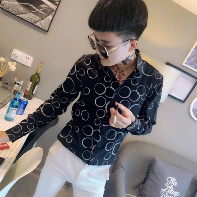 Новая мужская рубашка с длинным рукавом 2026 года, приталенная, в корейском стиле, с цветочным принтом, модная, уникальная, в стиле инфлюенсера, повседневный топ для молодых мужчин
Новая мужская рубашка с длинным рукавом 2026 года, приталенная, в корейском стиле, с цветочным принтом, модная, уникальная, в стиле инфлюенсера, повседневный топ для молодых мужчин