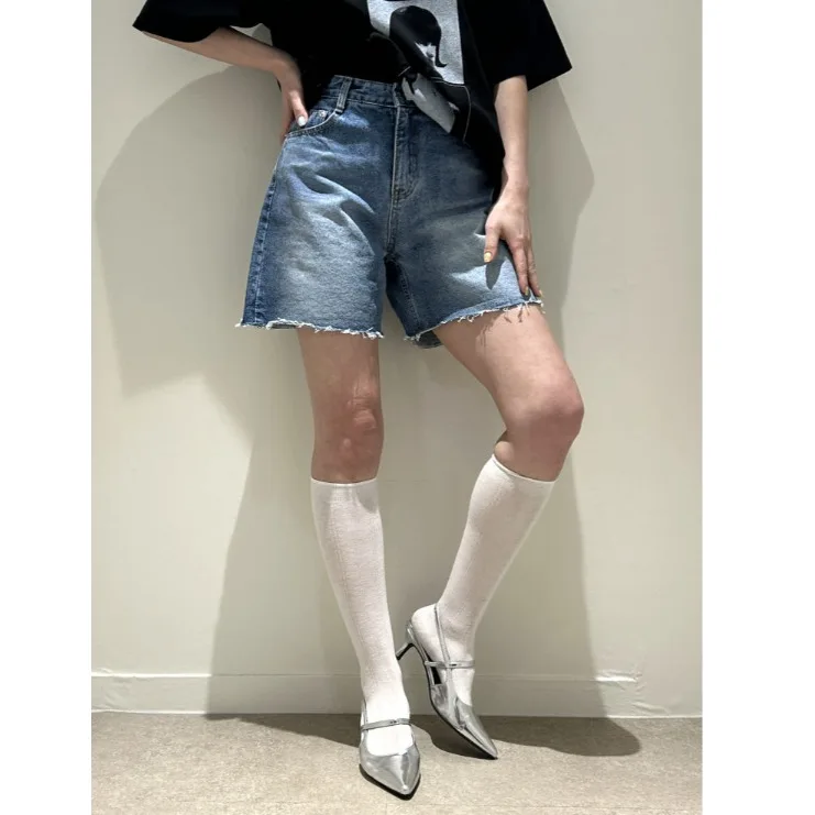 Washed White Distressed Straight Leg Jeans Five-Point Pants Asymmetrical High Waist Cotton Denim Casual Shorts for Women
Washed White Distressed Straight Leg Jeans Five-Point Pants Asymmetrical High Waist Cotton Denim Casual Shorts for Women