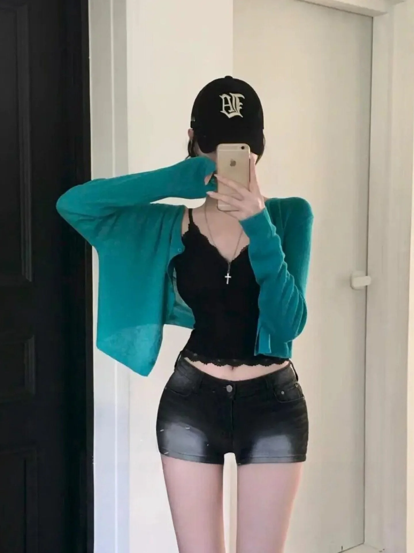 American Style Spicy Girl Low Waist Jeans Shorts Women's Faded Washed in Waist Slimming Casual All-Match Summer Hot Pants
American Style Spicy Girl Low Waist Jeans Shorts Women's Faded Washed in Waist Slimming Casual All-Match Summer Hot Pants