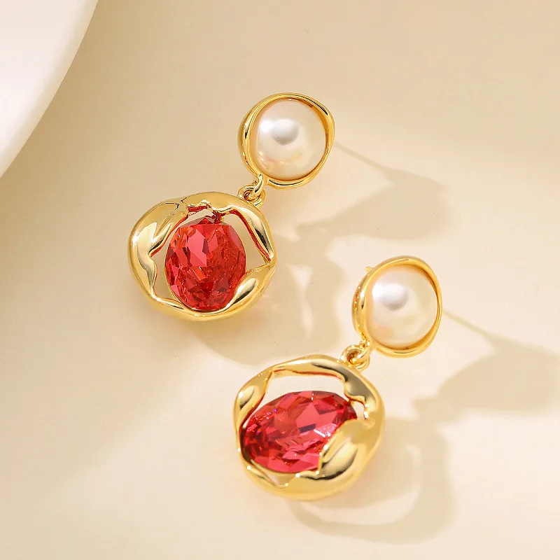 Fashionable, exquisite and simple, inlaid with pearl glass crystal drop earrings, light luxury, slimming and fashionable earring
Fashionable, exquisite and simple, inlaid with pearl glass crystal drop earrings, light luxury, slimming and fashionable earring