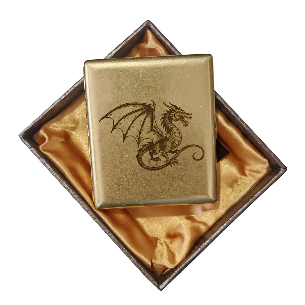 Классический латунный портсигар Domineering Dragon с накаткой, медный 20, стандартные портсигар с подарочными коробками, лазерная гравировка
Классический латунный портсигар Domineering Dragon с накаткой, медный 20, стандартные портсигар с подарочными коробками, лазерная гравировка