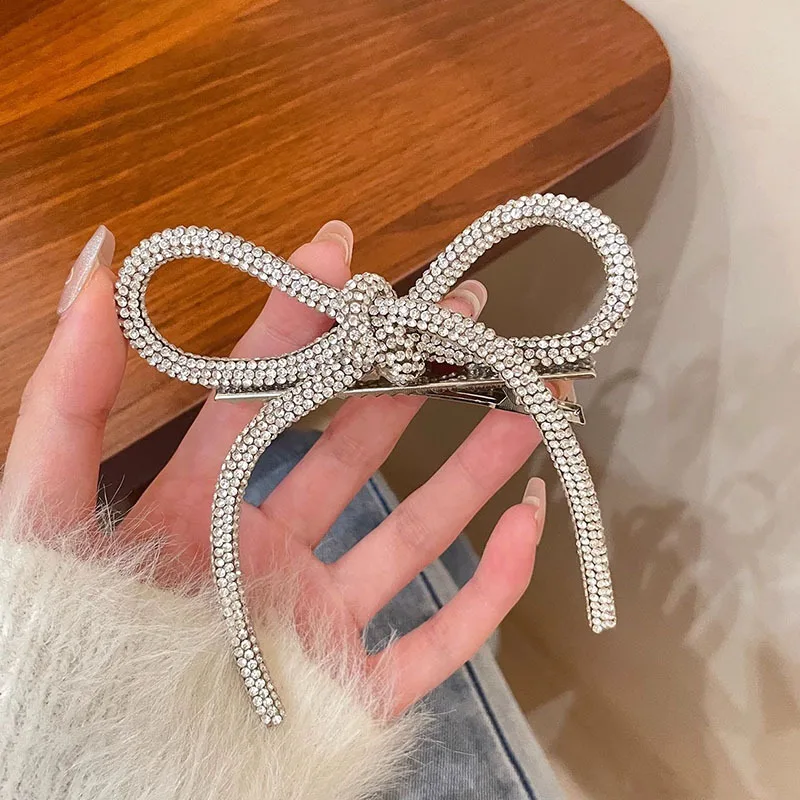 Women's Fashion Full Diamond Super Sparkling Bow Notch Top Clip Straight Hair Fashionable Headband Edge Clip
Women's Fashion Full Diamond Super Sparkling Bow Notch Top Clip Straight Hair Fashionable Headband Edge Clip