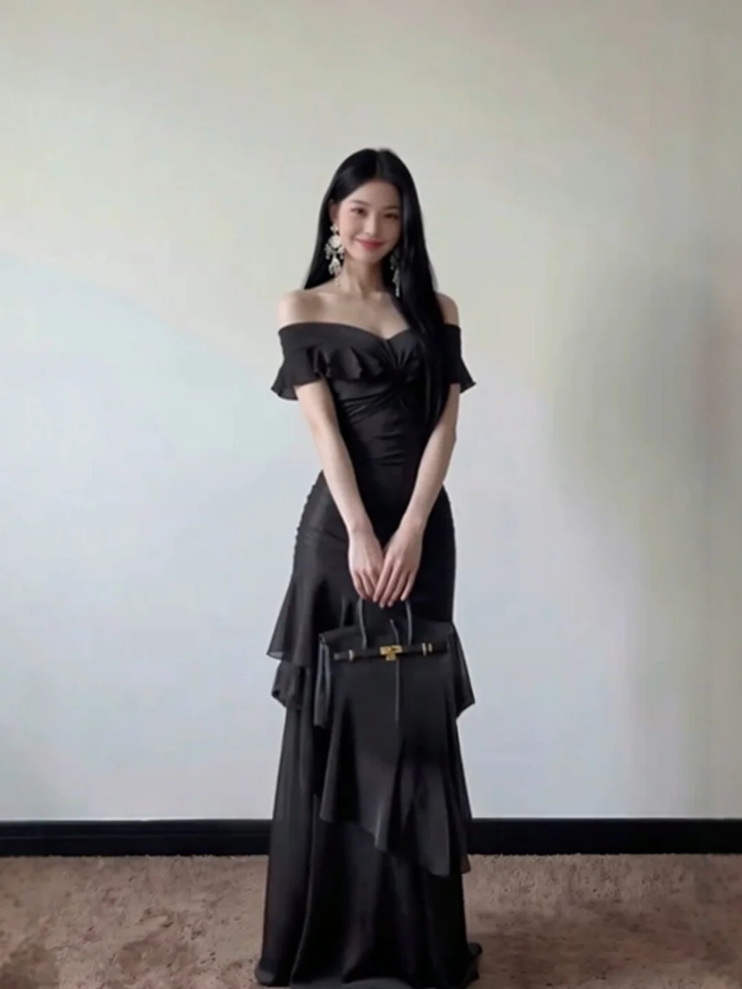 Elegant Lady Style One Shoulder Bodycon Long Dress Summer Fashion High Waist Cotton Blend Short Sleeve V Neck Midi Dress
Elegant Lady Style One Shoulder Bodycon Long Dress Summer Fashion High Waist Cotton Blend Short Sleeve V Neck Midi Dress