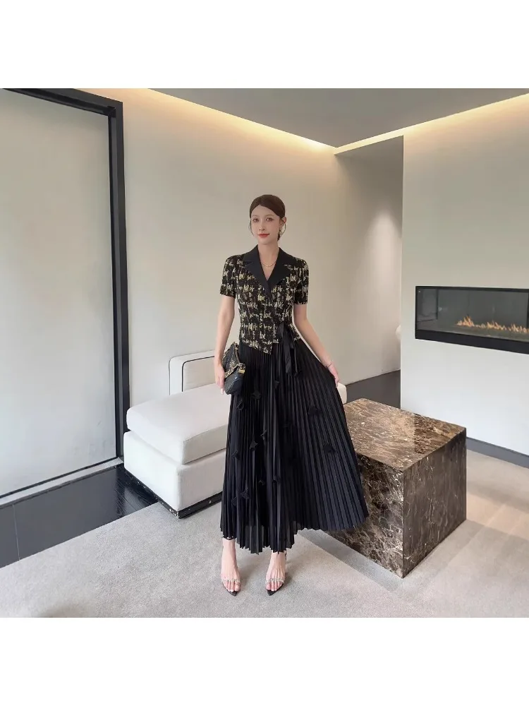 2025 Spring and Summer New Women's Clothing Miyake Pleated Suit Collar Pleated Dress Fashionable High-end Medium and Long Dress
2025 Spring and Summer New Women's Clothing Miyake Pleated Suit Collar Pleated Dress Fashionable High-end Medium and Long Dress