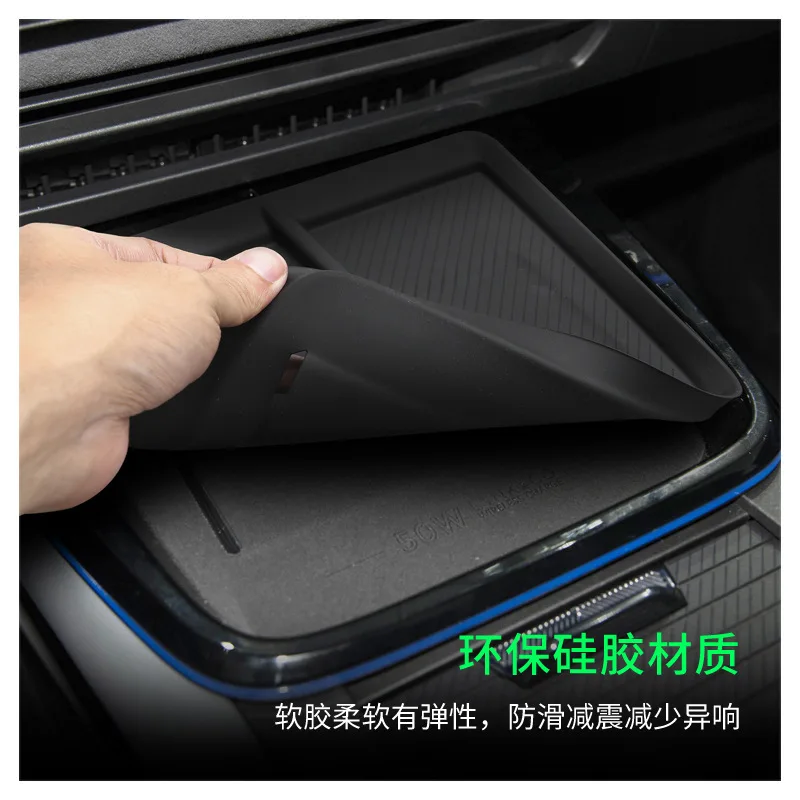 For 23-25 Models of Lynk&Co 08 Central Control Wireless Charging Silicone Anti Slip Pad Automotive Accessories
For 23-25 Models of Lynk&Co 08 Central Control Wireless Charging Silicone Anti Slip Pad Automotive Accessories