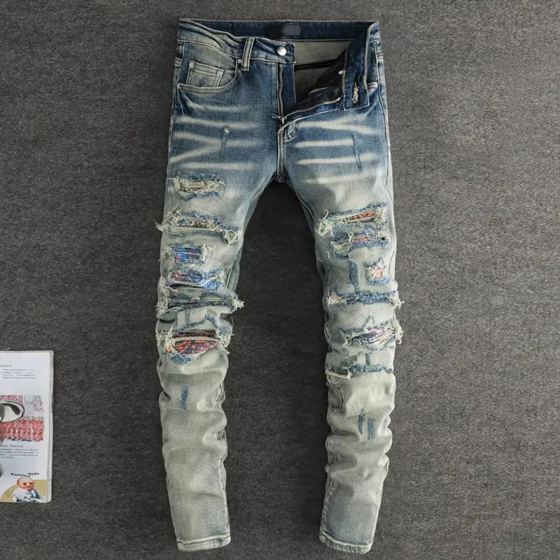 Designer's new fashionable light blue men's jeans, washed with nostalgia, stretchy, slim fit, ripped patch pants, hombre
Designer's new fashionable light blue men's jeans, washed with nostalgia, stretchy, slim fit, ripped patch pants, hombre