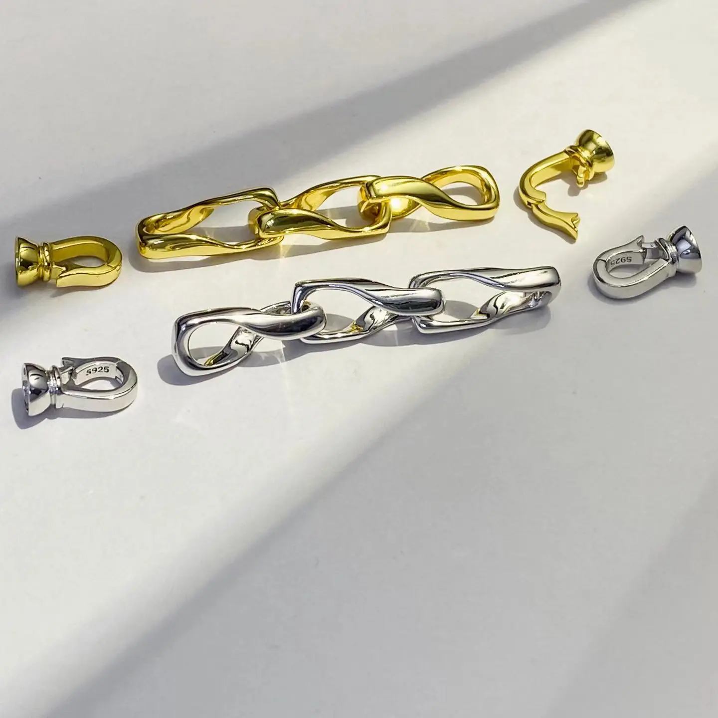 Fashion Hot DIY Nice Quality S925 Sterling Silver Clasp Necklace Bracelet Clasp Hook for 8-12mm Size Pearls
Fashion Hot DIY Nice Quality S925 Sterling Silver Clasp Necklace Bracelet Clasp Hook for 8-12mm Size Pearls