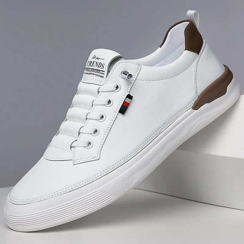 Мужские дышащие повседневные кожаные туфли на мягкой подошве с перфорацией, белые, универсальные слипоны, удобная мужская обувь, осень 2026
Мужские дышащие повседневные кожаные туфли на мягкой подошве с перфорацией, белые, универсальные слипоны, удобная мужская обувь, осень 2026