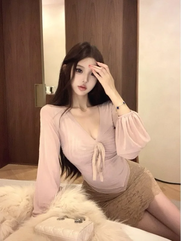 Женская приталенная блузка Pure Desire Pink с V-образным вырезом, длинными рукавами и поясом, осенняя, с эффектом утяжки талии, из тонкой ткани
Женская приталенная блузка Pure Desire Pink с V-образным вырезом, длинными рукавами и поясом, осенняя, с эффектом утяжки талии, из тонкой ткани