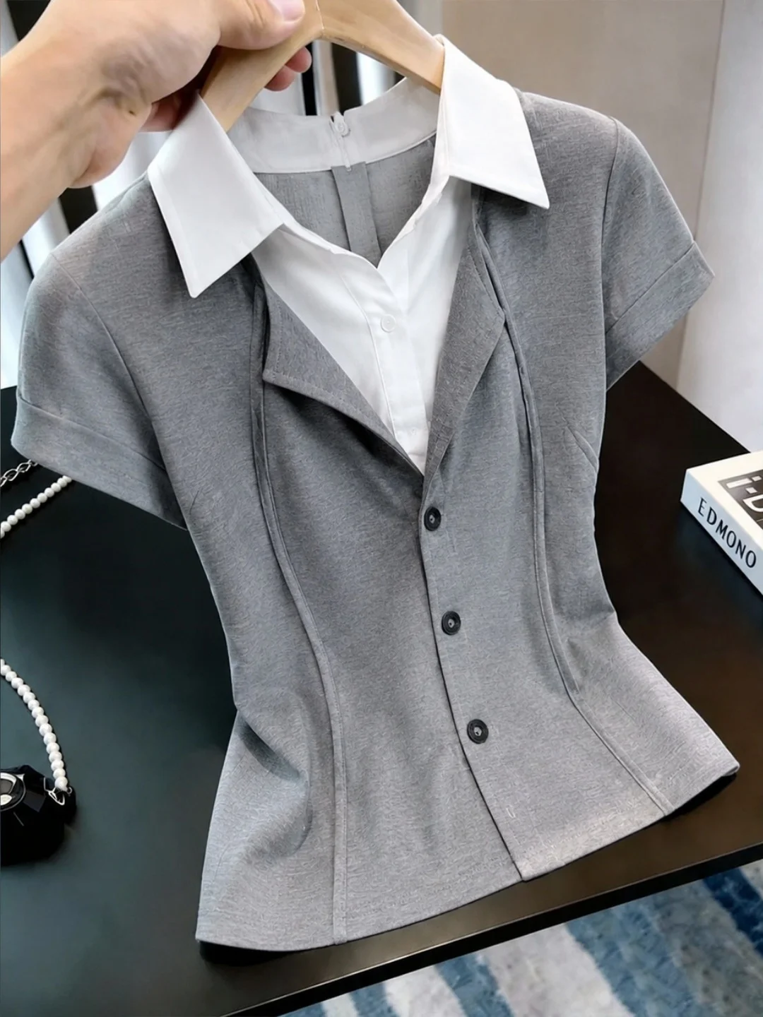 Korean Style Short Sleeve T-Shirt Color Block Slim Fit Fashionable Top Poetic Lin Brand Commute Wear Regular Length Single Bu...
Korean Style Short Sleeve T-Shirt Color Block Slim Fit Fashionable Top Poetic Lin Brand Commute Wear Regular Length Single Bu...