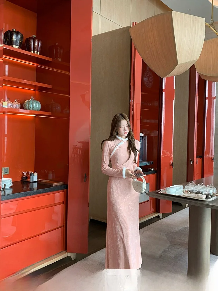 Ретро-платье в китайском стиле с цветочной вышивкой, длинными рукавами, приталенное, розовое, теплое, модное, для повседневной носки, из полиэстера и спандекса
Ретро-платье в китайском стиле с цветочной вышивкой, длинными рукавами, приталенное, розовое, теплое, модное, для повседневной носки, из полиэстера и спандекса