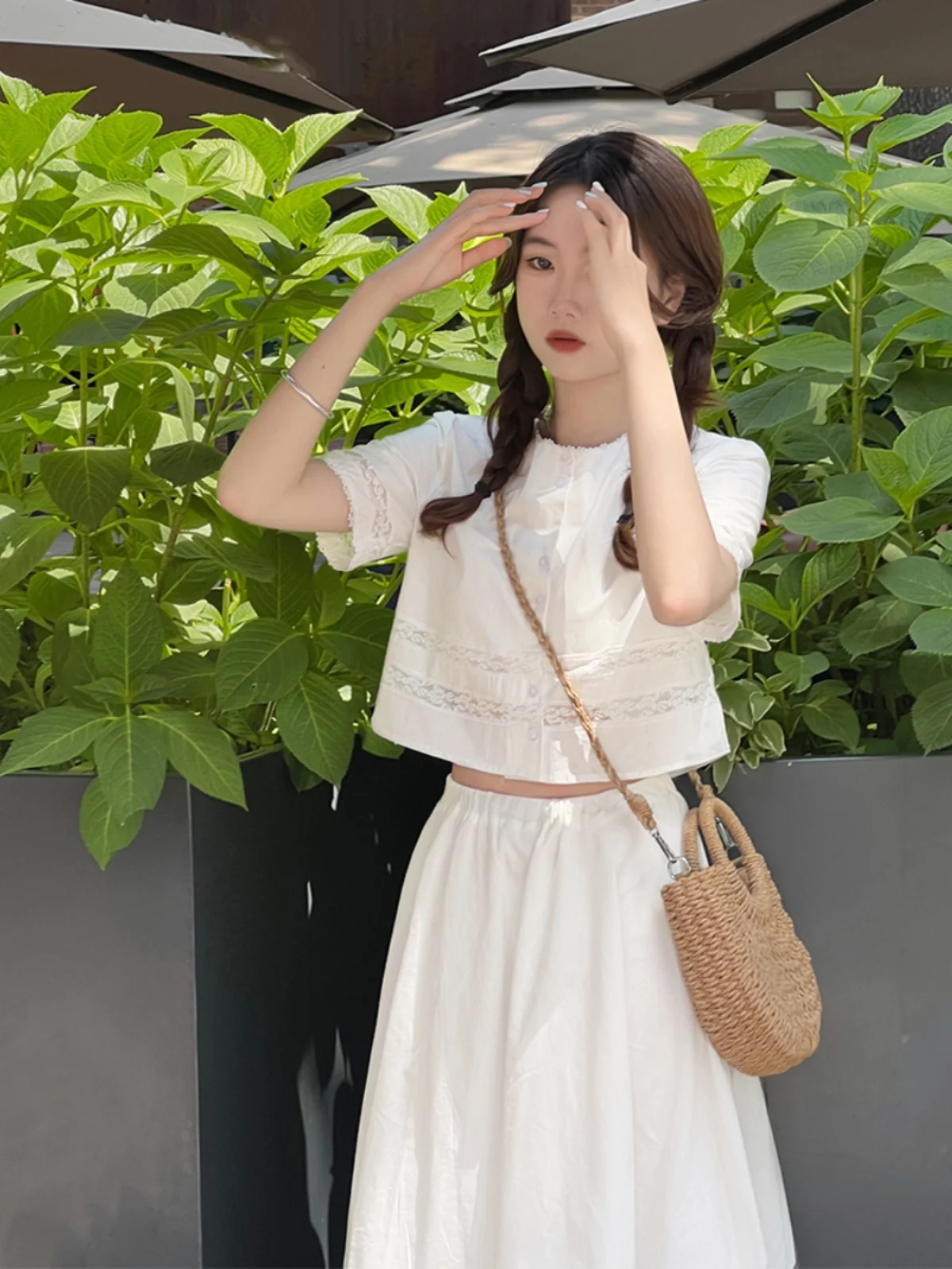 Летняя белая свободная блузка Suii с коротким рукавом, круглым вырезом и кружевным воротником, универсальная, из серии Salt, прямого кроя, из смесового полиэстера и модала
Летняя белая свободная блузка Suii с коротким рукавом, круглым вырезом и кружевным воротником, универсальная, из серии Salt, прямого кроя, из смесового полиэстера и модала