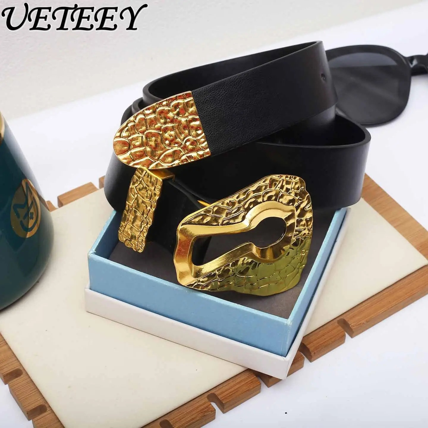 Изысканный ремень с замочной скважиной во французском стиле ретро для женщин, стильный ретро-тисненый ремень из искусственной кожи с пряжкой, аксессуары для женщин
Изысканный ремень с замочной скважиной во французском стиле ретро для женщин, стильный ретро-тисненый ремень из искусственной кожи с пряжкой, аксессуары для женщин