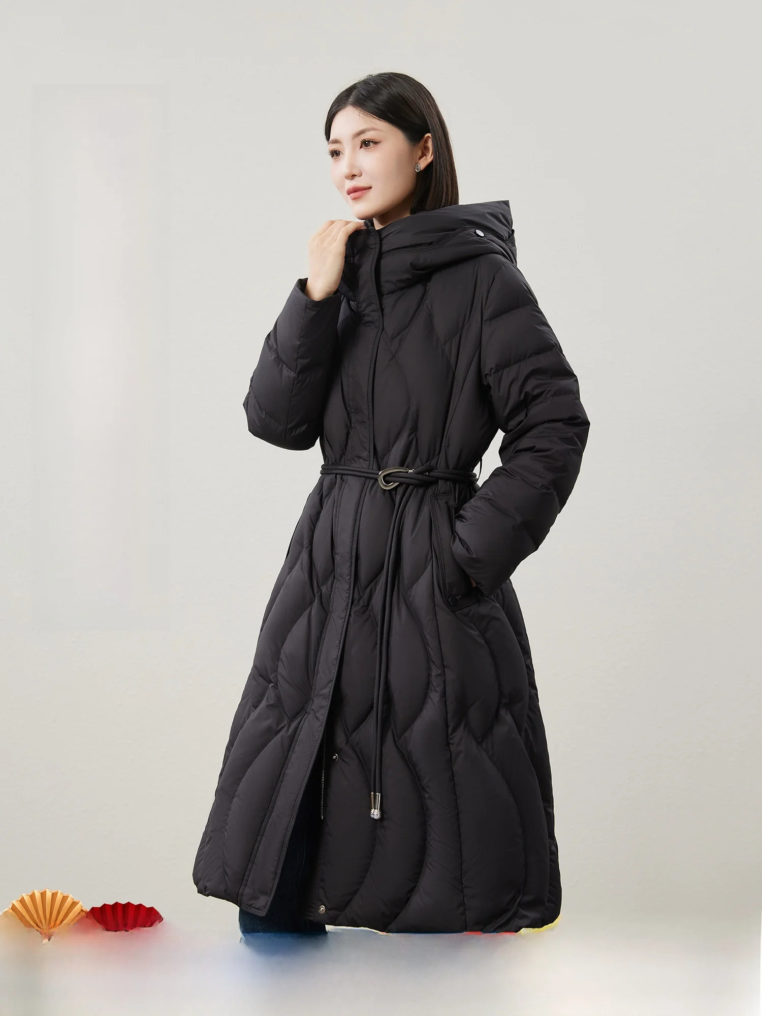 Легкий теплый пуховик Ele Long с капюшоном, 90% гусиного пуха, повседневный, из полиэфирного волокна, на молнии, однотонный, приталенный крой
Легкий теплый пуховик Ele Long с капюшоном, 90% гусиного пуха, повседневный, из полиэфирного волокна, на молнии, однотонный, приталенный крой