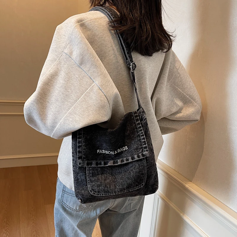 New Retro Fashion Versatile Women's Denim Single Shoulder Crossbody Bag Simple Casual Commuting Storage Bags
New Retro Fashion Versatile Women's Denim Single Shoulder Crossbody Bag Simple Casual Commuting Storage Bags