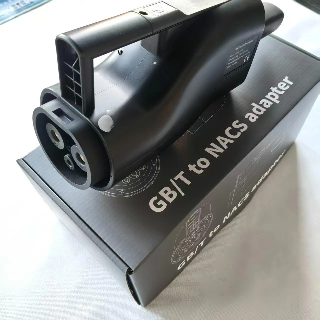 EVSE EV Charger Adapter GBT to NACS 250A 1000V DC Electric Vehicle Charger Adapter
EVSE EV Charger Adapter GBT to NACS 250A 1000V DC Electric Vehicle Charger Adapter