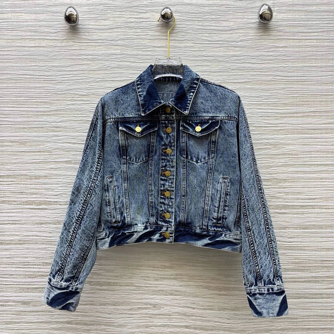 2025 New Fashion Blue Washed Denim Jacket Women Lapel Long Sleeve Single Breasted Pockets Vintage Short Design Coat
2025 New Fashion Blue Washed Denim Jacket Women Lapel Long Sleeve Single Breasted Pockets Vintage Short Design Coat