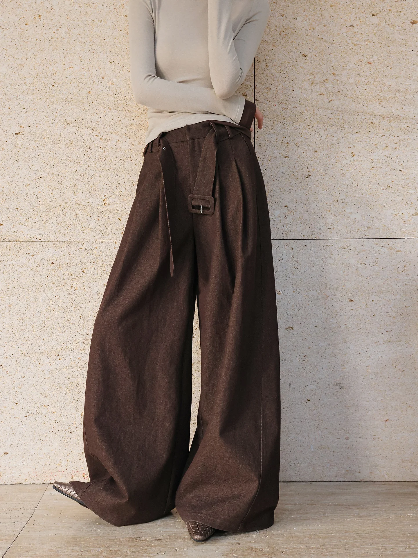 JWUNIQUE Wine Dimple Wilderness Brown Trail Minimal Loose Feel Brown Draped Stiff Floor-Length Casual Pants Wide Leg Trousers
JWUNIQUE Wine Dimple Wilderness Brown Trail Minimal Loose Feel Brown Draped Stiff Floor-Length Casual Pants Wide Leg Trousers