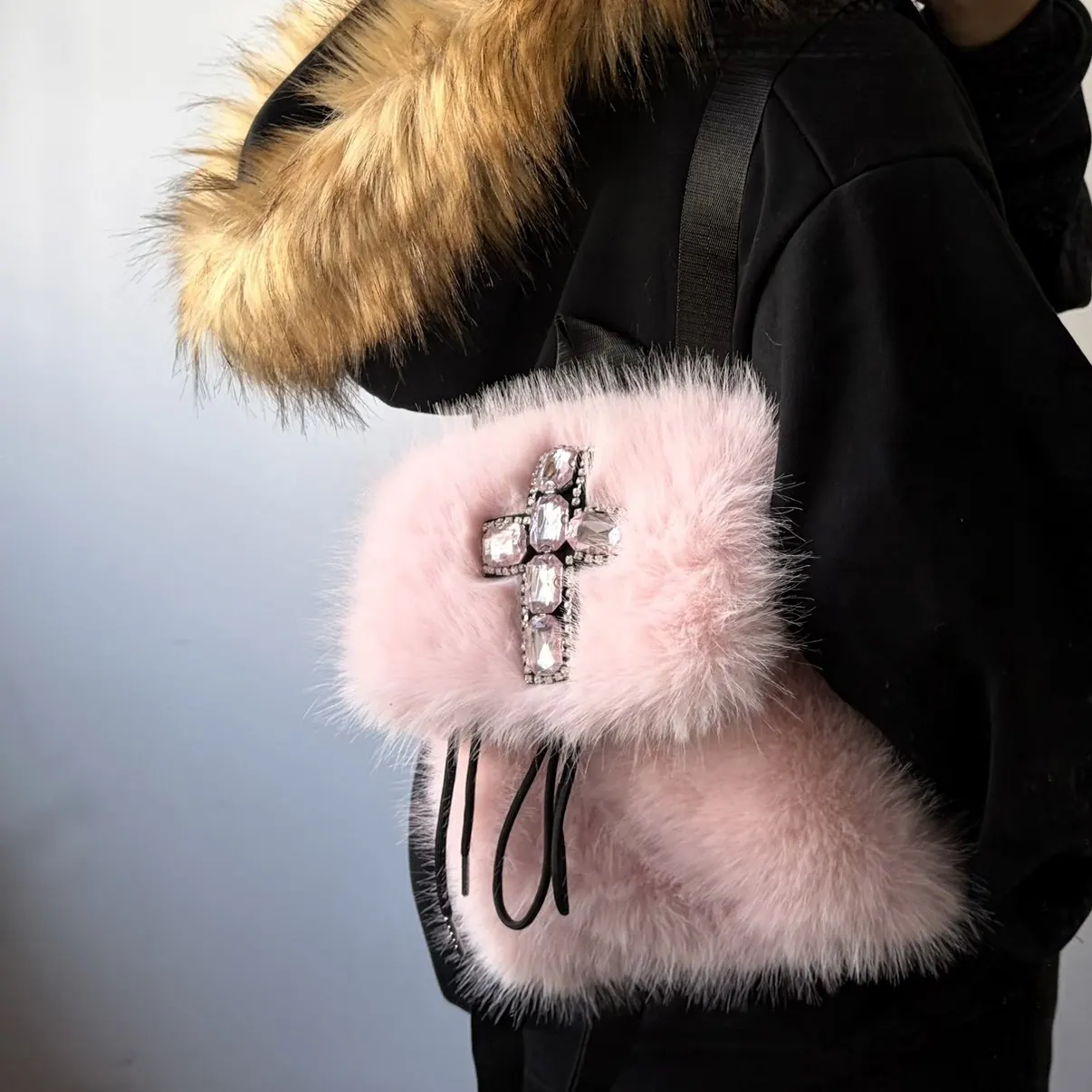 Original Pink Diamond Cross Backpacks Y2K Super Beautiful Plush Backpack Winter Girls' Backpack Cute Backpacks
Original Pink Diamond Cross Backpacks Y2K Super Beautiful Plush Backpack Winter Girls' Backpack Cute Backpacks